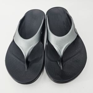 OOFOS Black & Silver Size Women 10 Slip-on Waterproof Shoes/ Flip Flops